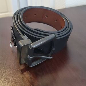 Size 42 Reversible Black and Brown Leather Belt